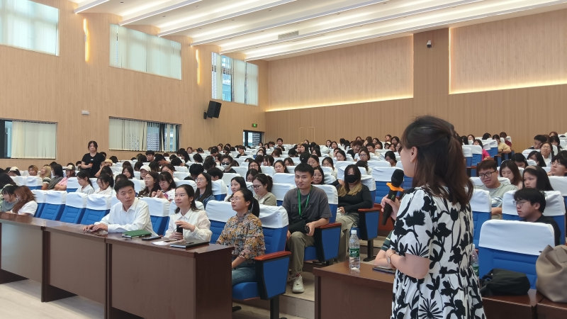 学生互动提问环节.jpg