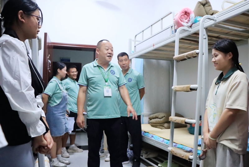 https://www.cqzhxy.cn/SITE_ATTACHE/www_cqzhxy_cn/2024-08-27/upload/image/20240827/1724739871366031016.jpg
