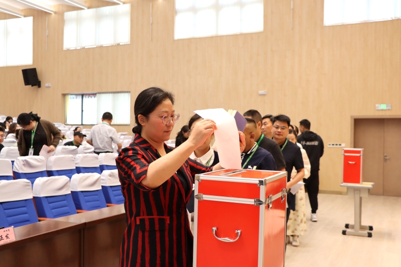 https://www.cqzhxy.cn/SITE_ATTACHE/www_cqzhxy_cn/2024-05-17/upload/image/20240517/1715933898254052640.jpg